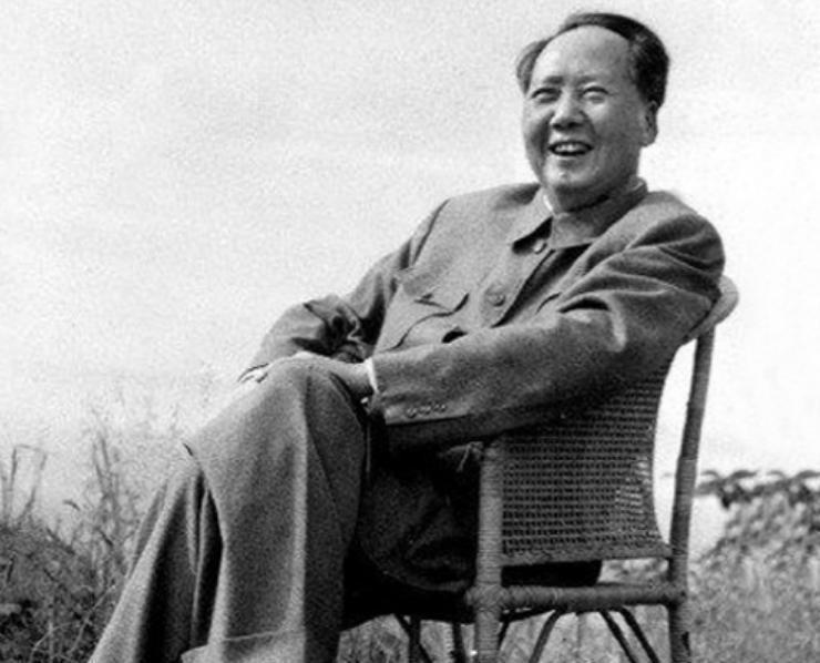 1954年毛主席畅游杭州归来，竟向王芳下达一个特殊命令：请为我准备一个没有署名的