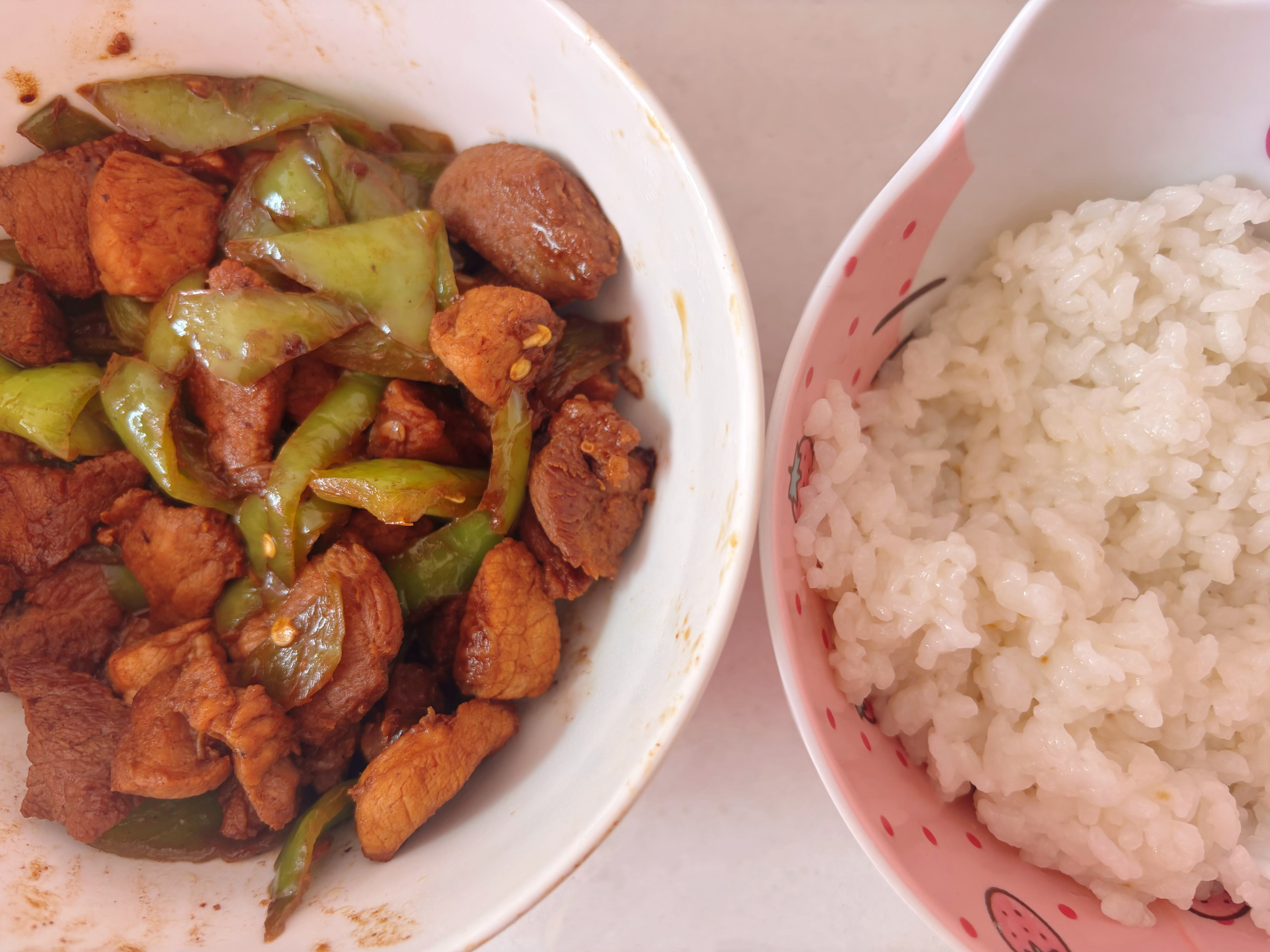 现在辣椒炒肉在我心里的地位超过了番茄炒蛋。 ​​​