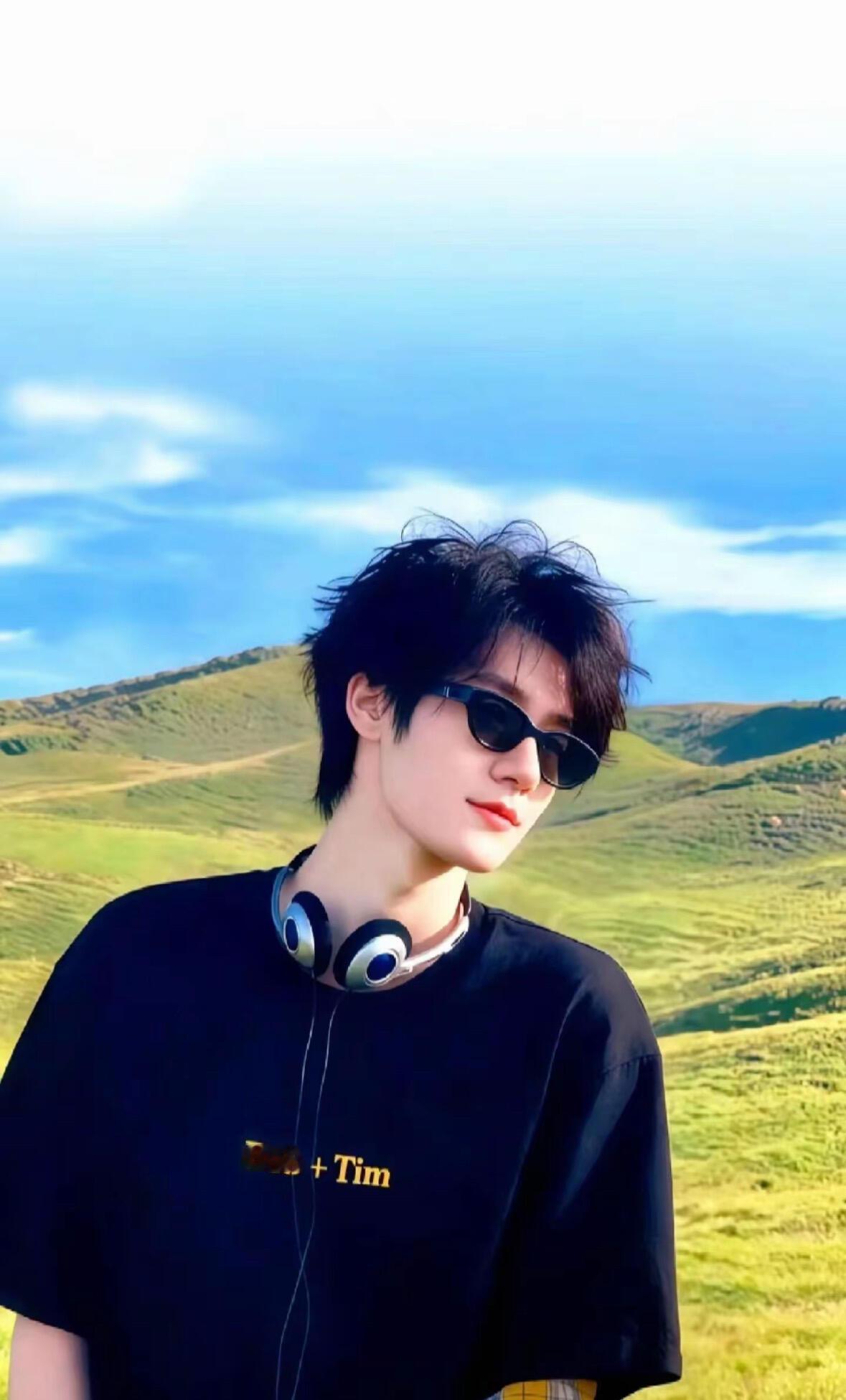 张真源[超话]张真源一紧张就八百个动作张真源也太可爱了吧，在密逃一紧张就各种小动