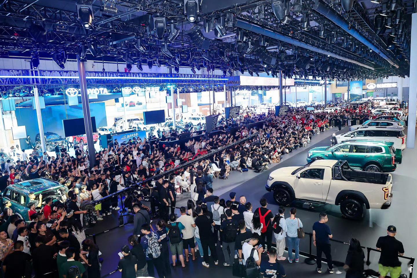 最好的双向奔赴是都来了来了来了！都来了！今年车展太热闹了，哈弗大狗PLUS、、魏