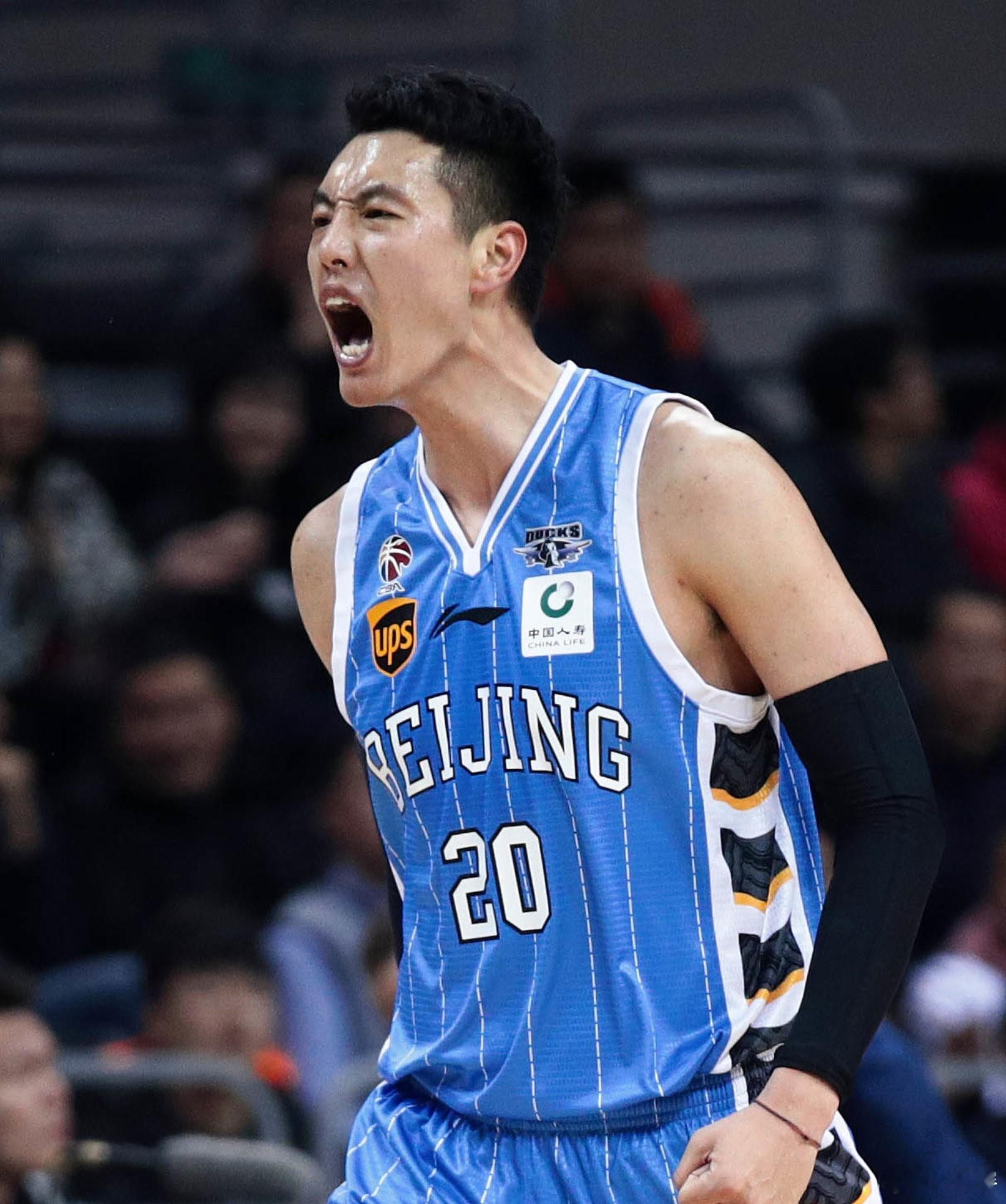 翟晓川怒盖陶汉林扣篮！！！CBA山东男篮vs北京男篮