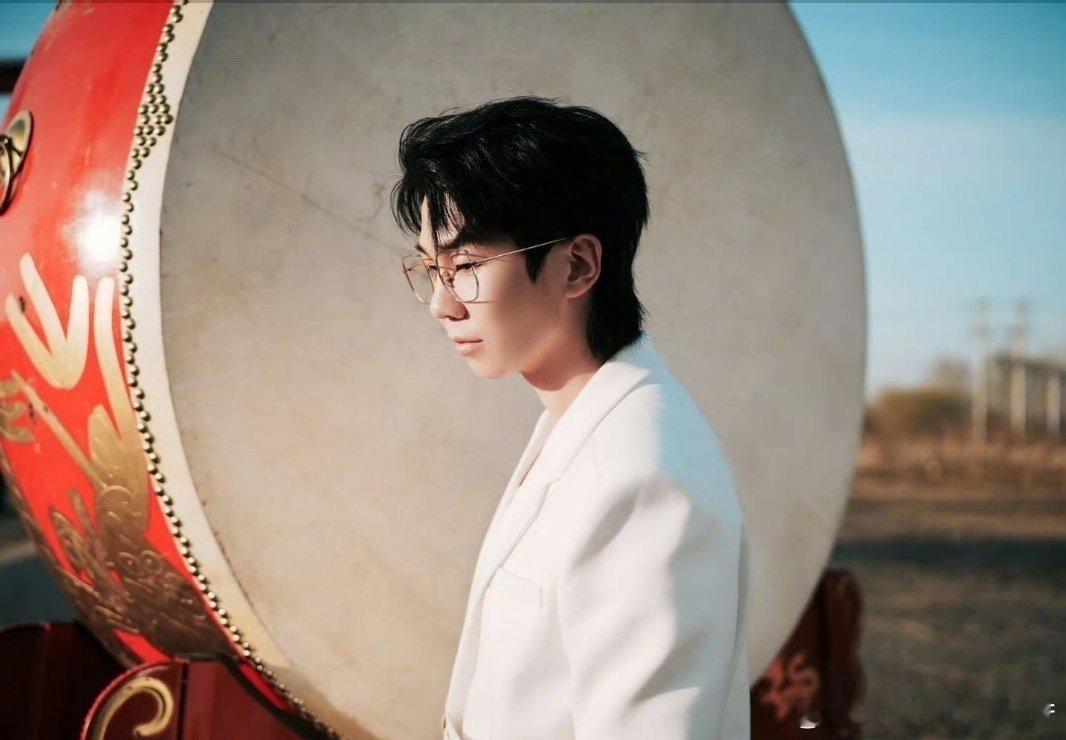 央视五一晚会一曲《好风起》唱出踏风破浪的豪情，致敬每一位拼搏的追光者🌊🌟 没