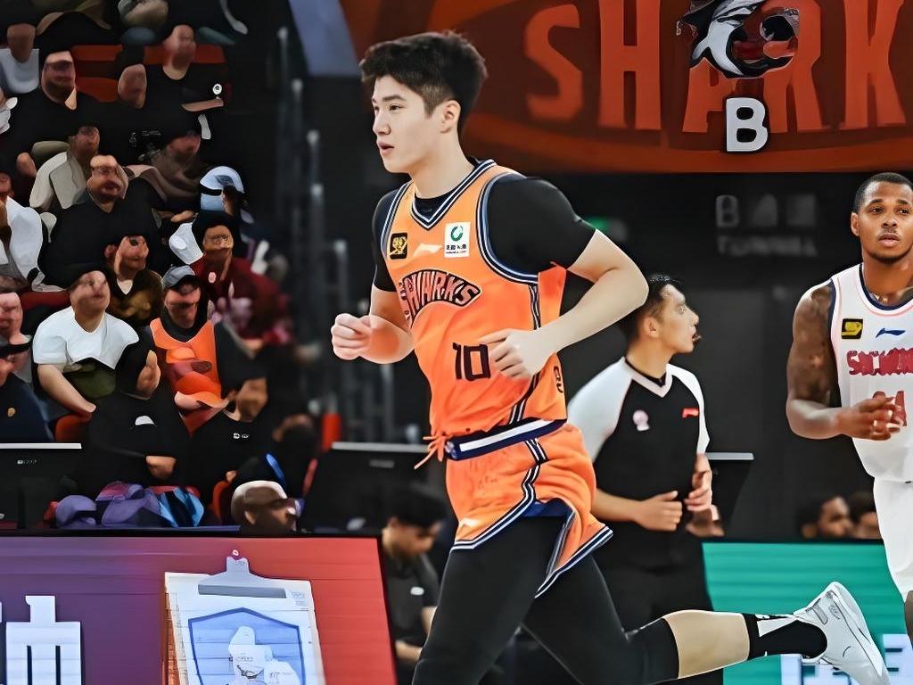 CBA最新消息：昨晚上海男篮对阵同曦男篮的比赛中，上海男篮以114-80击败同曦