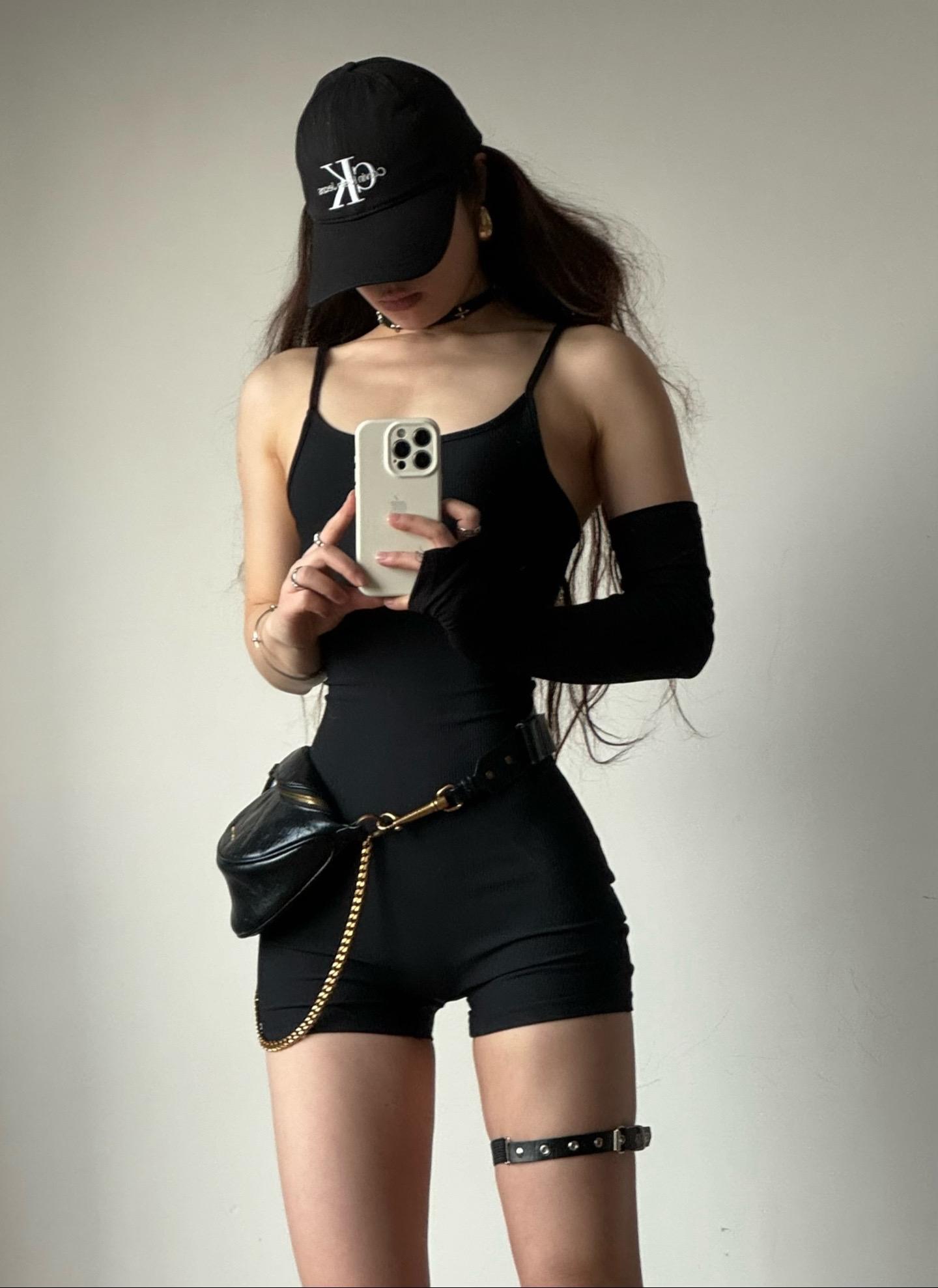 你只需要忠于自己 不负自己
我们终其一生就是要摆脱别人的期待
找到真正的自己
