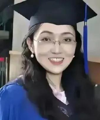 给高人请教了杨景媛的照片！
高人看完之后沉默不语！
随后说出了一句惊人的话！
