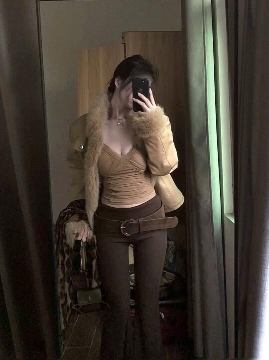 咖棕色系穿搭尊的很有秋冬感氛围感唉～