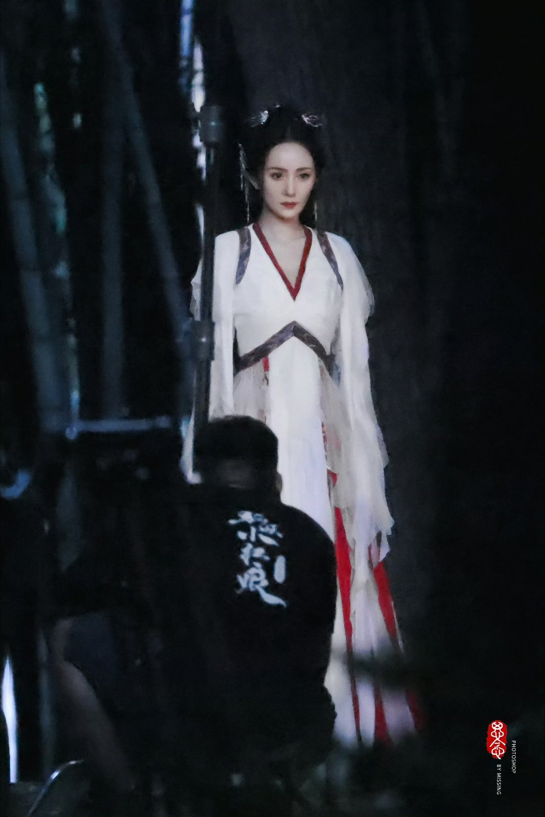 杨幂杨幂 ym杨幂哈尔滨一九四四 ym杨幂没有一顿火锅解决不了的事“玫瑰是我偷的