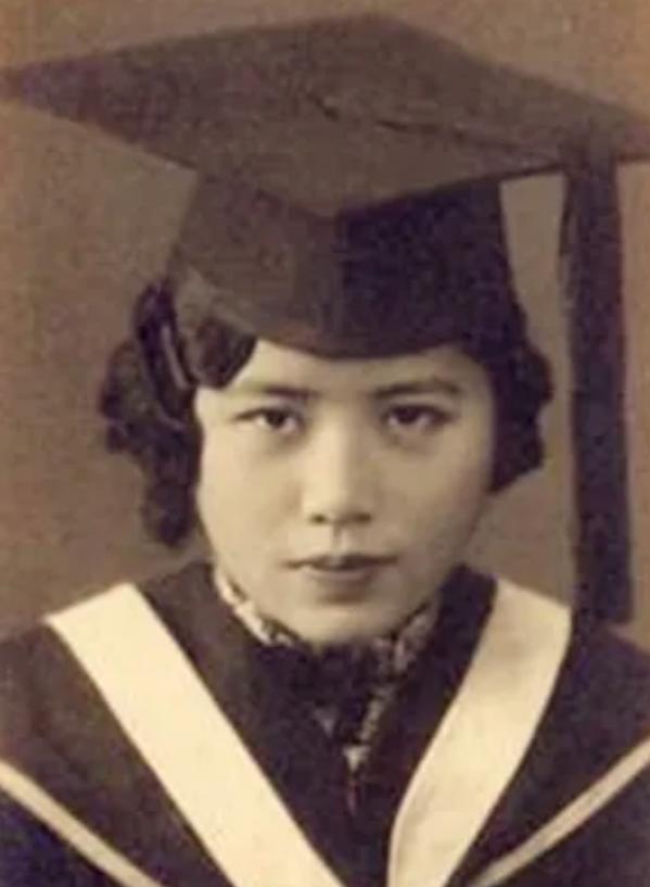 1942年6月2日，太行山庄子岭道士帽峰，一场并不对等的战斗进入最后时刻。
 