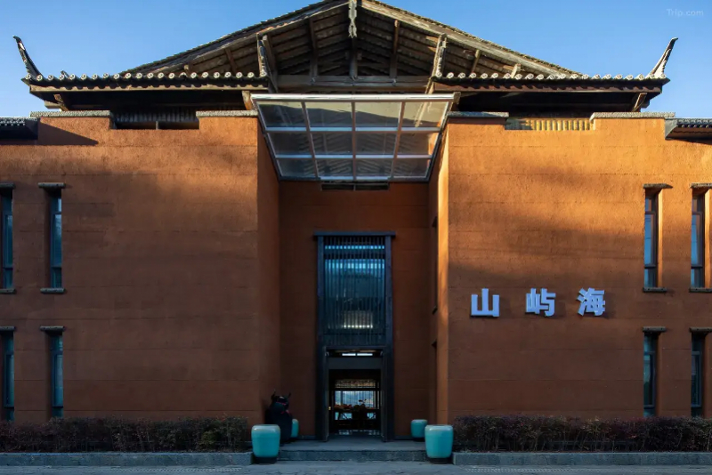 #女子遭酒店员工刷卡进房猥亵#【泸沽湖一酒店员工凌晨刷卡进房猥亵女游客，被拘留！