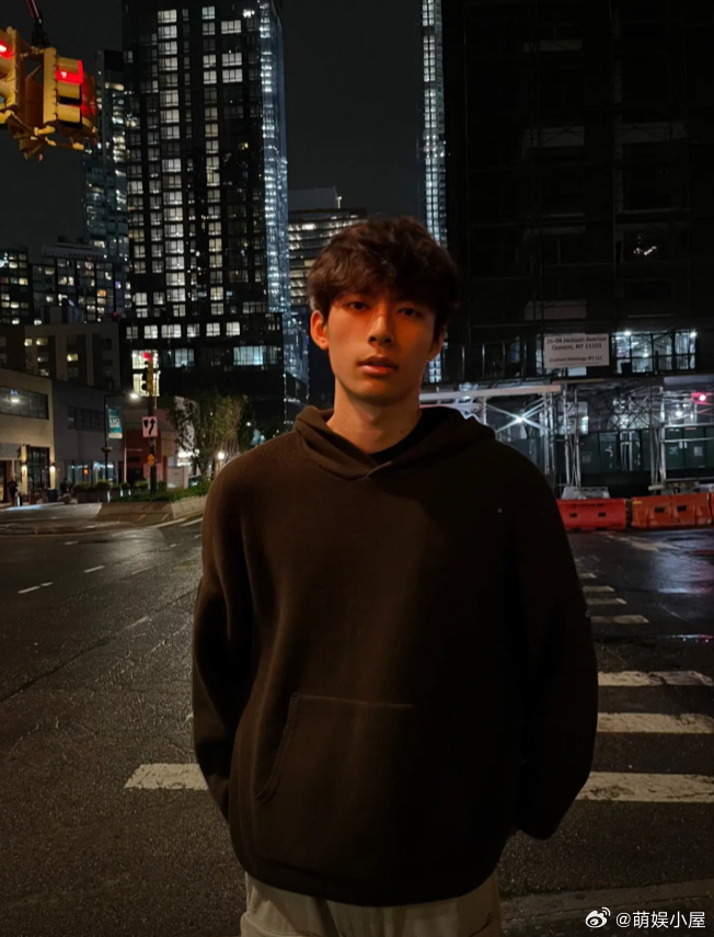 怦然心动20岁冬季开播了用镜头留住 20 岁的美好📸！他们的故事充满未知与惊喜