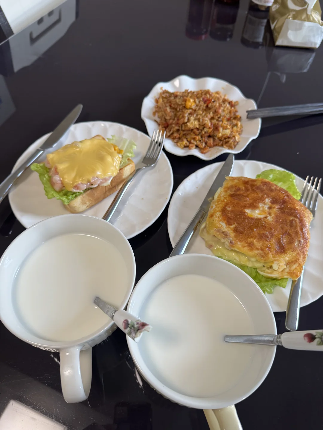 今天早餐变成午餐了，一觉睡醒快11点[笑哭R] 做了两种煎蛋吐司，昨天...