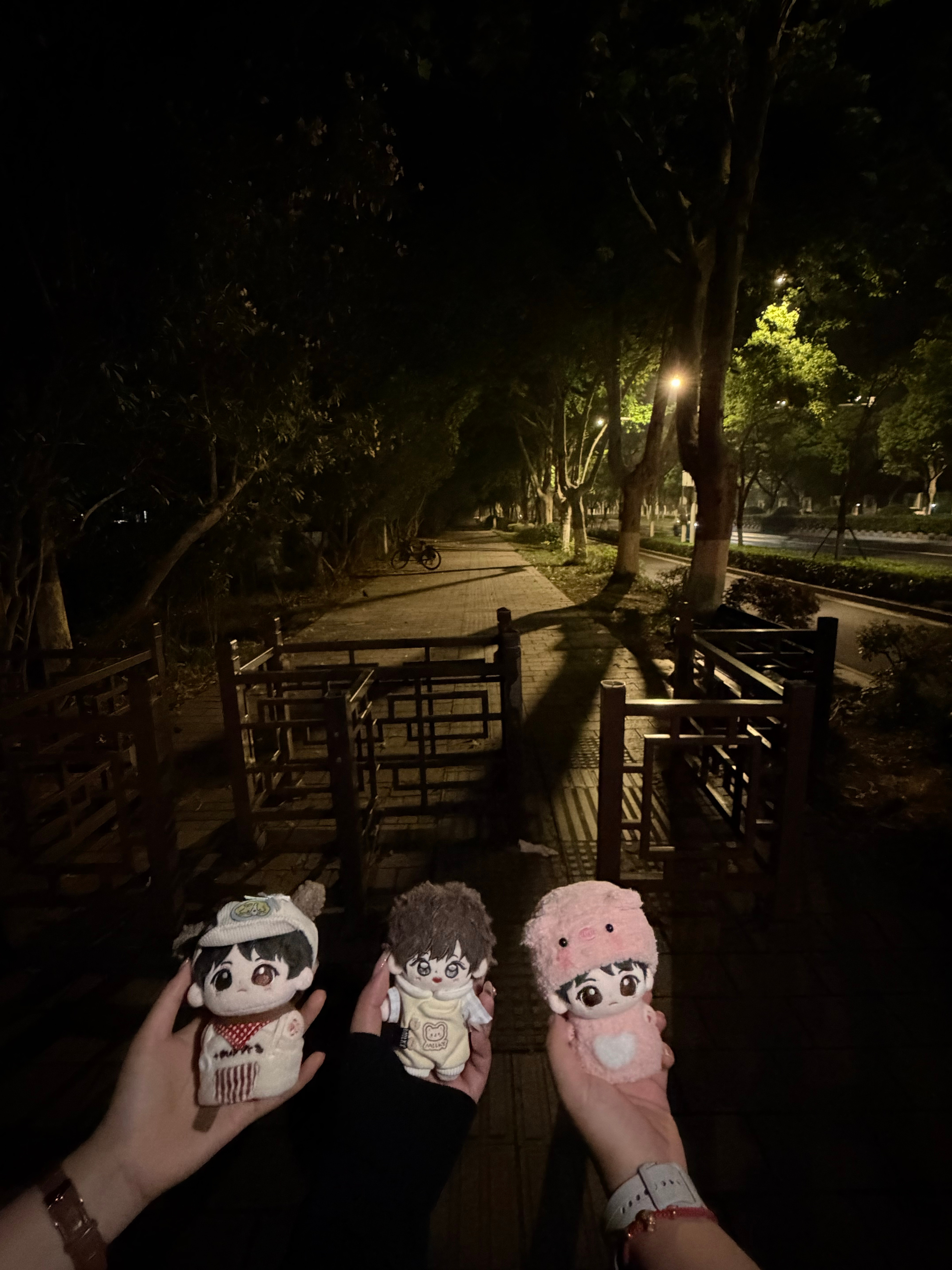 此时此刻有两个女孩在陪我闹～好幸福吖南京·南京师范大学(仙林校区)-1号门
