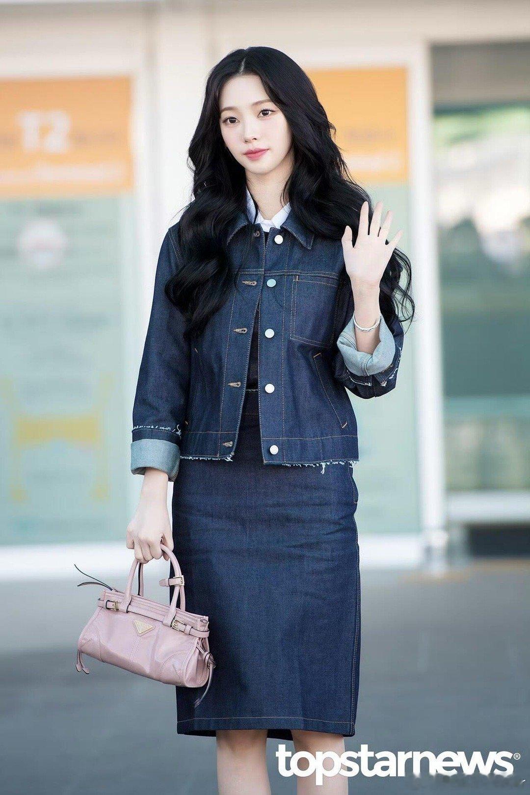 杨幂柳智敏撞衫杨幂好美我的天 这个比例期待女神闪耀米兰 