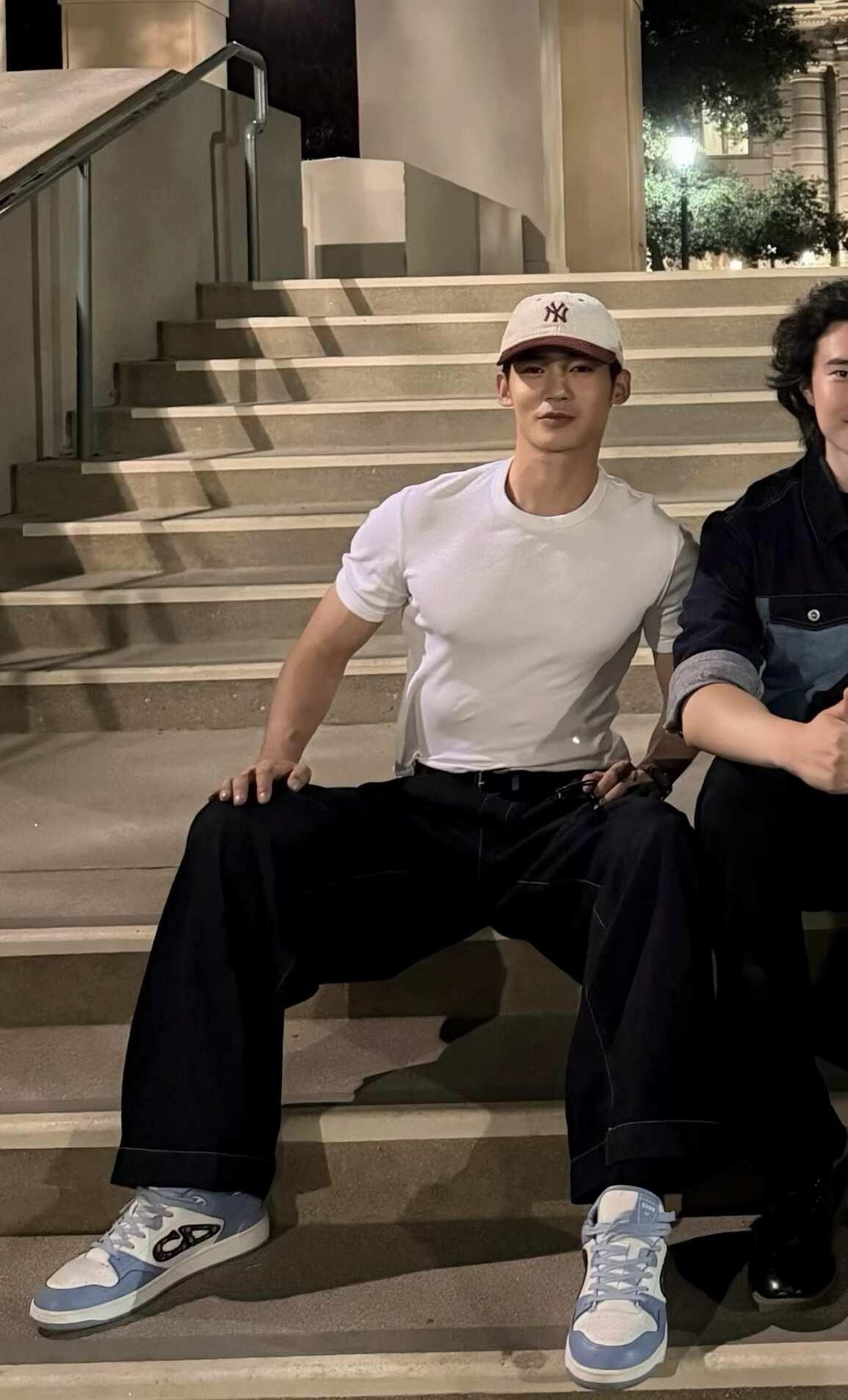 呜呜呜新鲜的哥哥
好帅啊啊啊，大扔子终于出现
