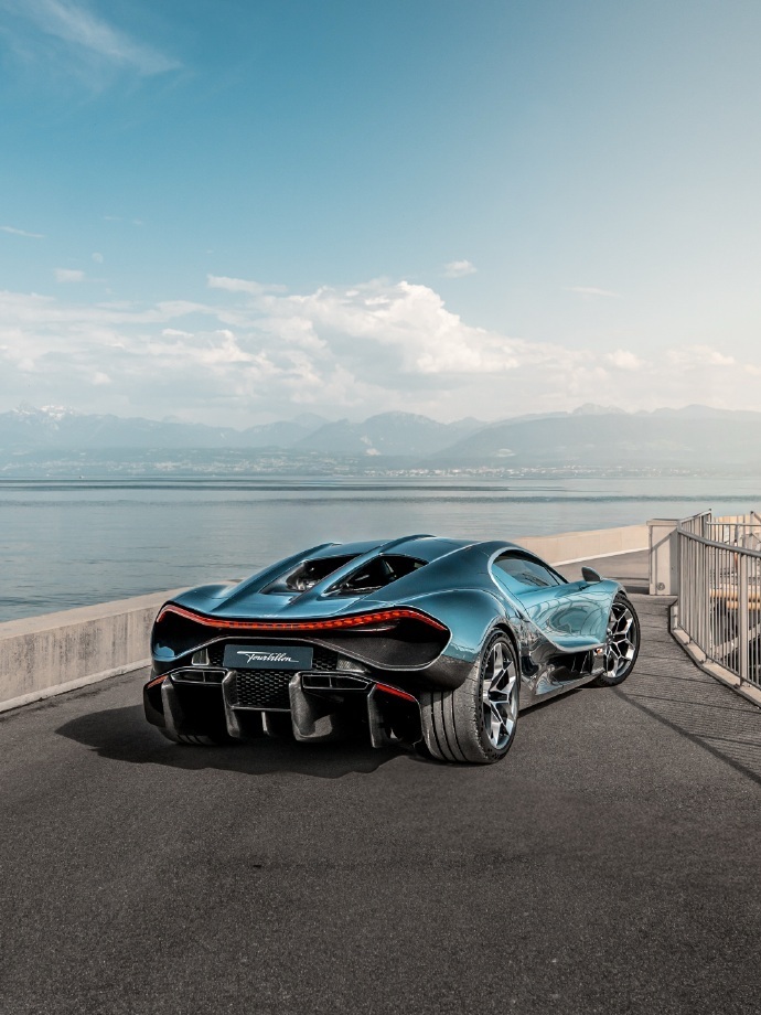 属于少数人的速度信仰🐎布加迪 TourbillonChiron 继任旗舰，全球