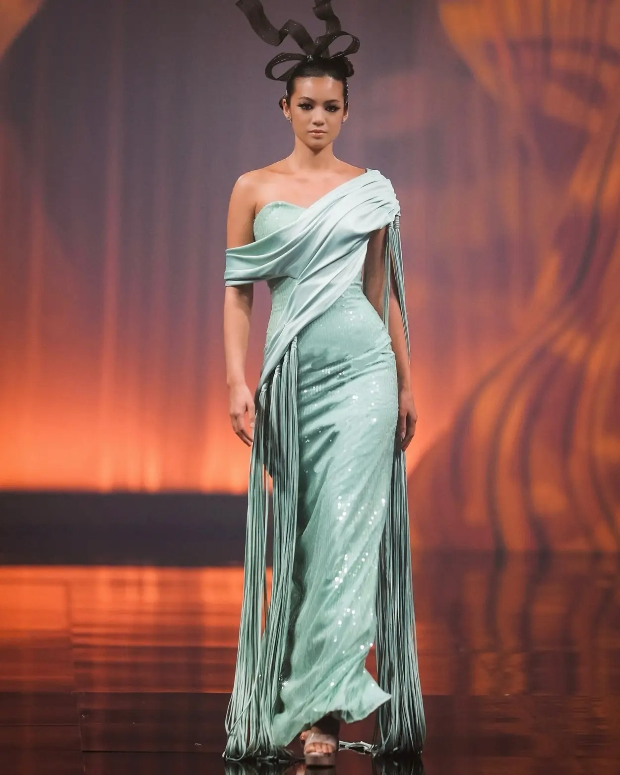 李云霄 × 微博之夜 一袭Mark Bumgarner 2025 定制系列水蓝色