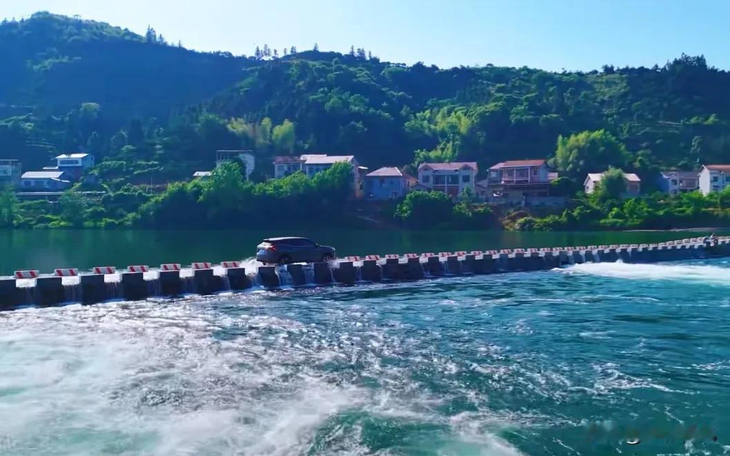 麻阳水上公路成夏季网红新打卡地，独特的山水自然风景，引来网友纷纷来此打卡拍照游玩