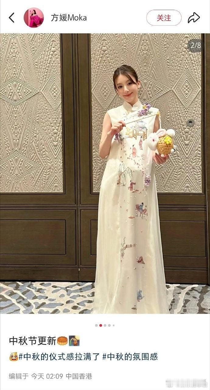 方媛中秋挺孕肚拍全家福郭富城妻子方媛8日凌晨晒一家四的中秋合照，两个女儿虽然被打