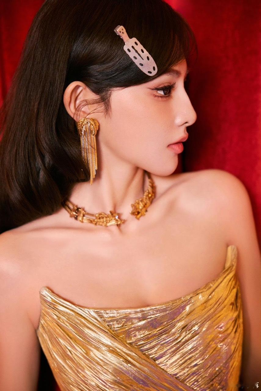 彭小苒彭小苒身材很曼妙彭小苒的妆造正确 彭小苒的妆造正确，身材很曼妙 