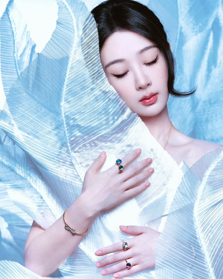 杨紫杨紫董竹君 杨紫杨紫玉兰花开君再来 愿你对自己有充足的信心，愿你有不顾一切的