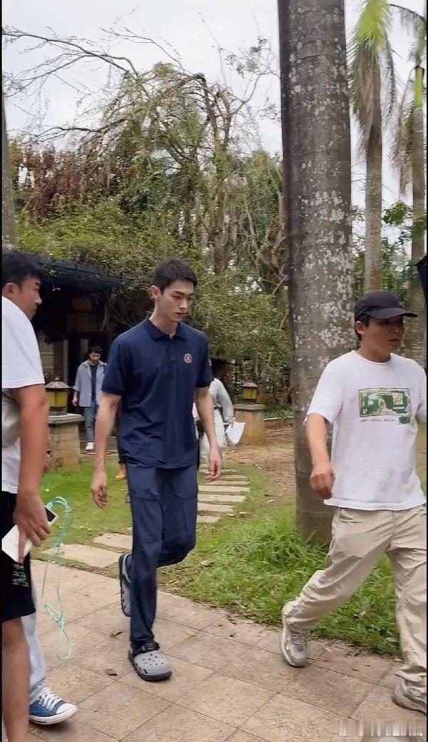 这竟然是许凯？寸头也太帅了 ​​​