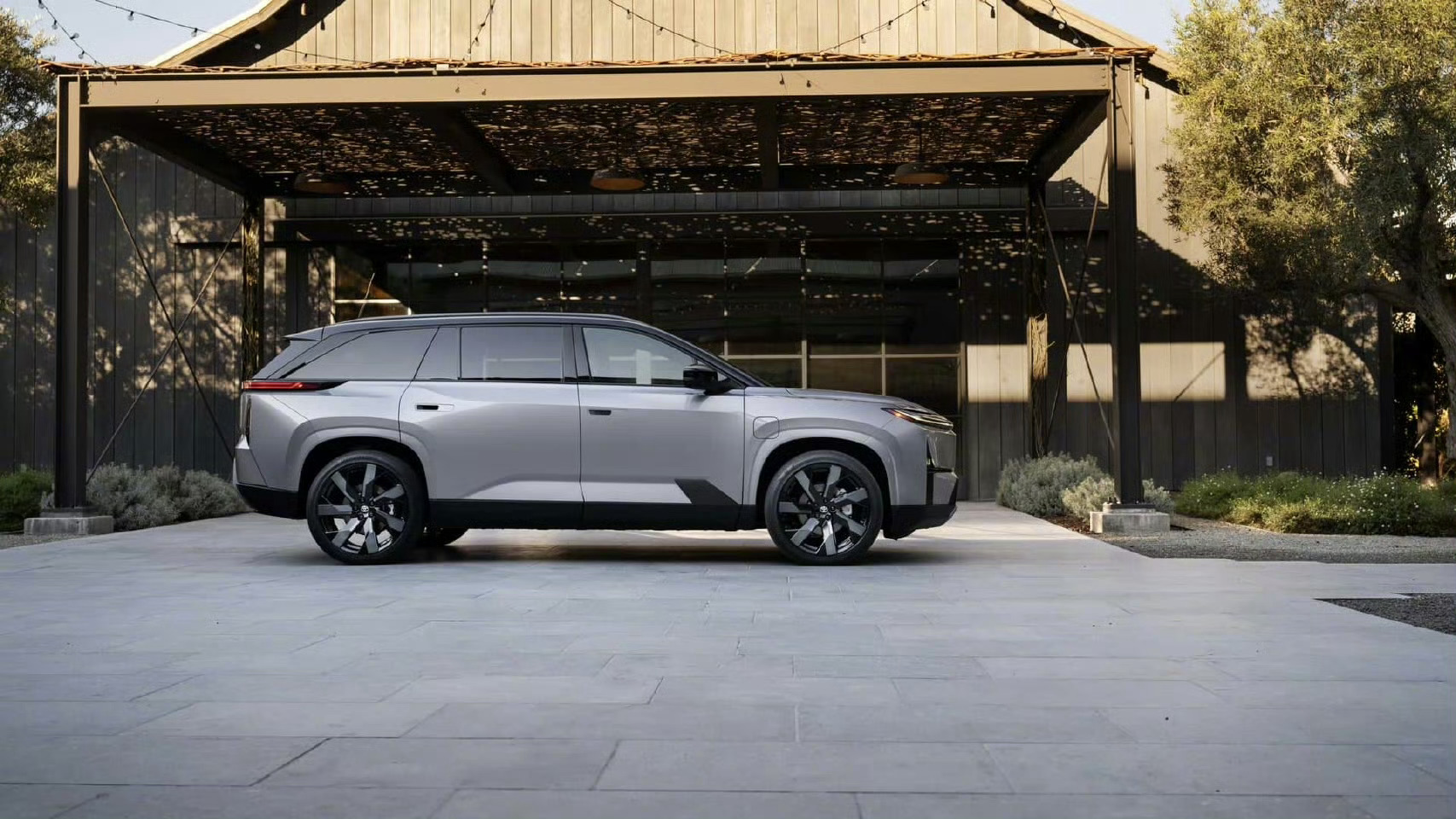 首款纯电汉兰达发布丰田的“保守转型”答卷你看懂了吗？丰田终于把汉兰达这款全球七座