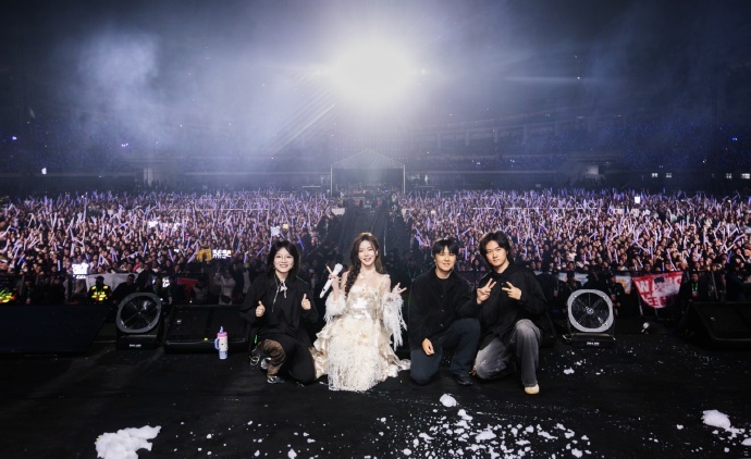 陈卓璇驻马店森林湾音乐节 