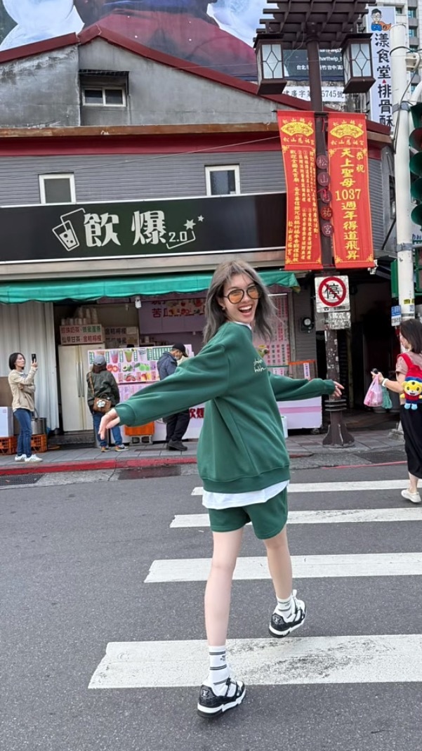 好明媚啊 ​​​