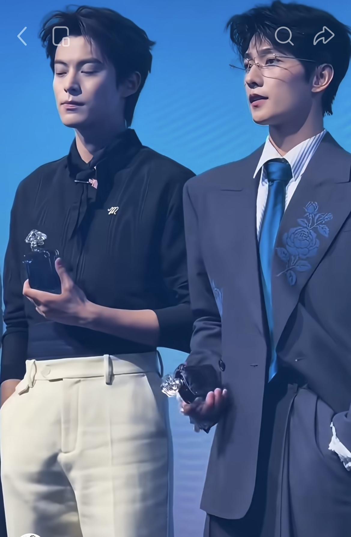 这事闹得以后看男明星是不是视线都要下移？
这次他说一句“不舒服”没人会说他敏感。