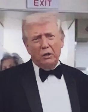 一位资深的美国前官员这么说：“美国既无法在战场上击败中国，也无法在谈判桌上战胜中