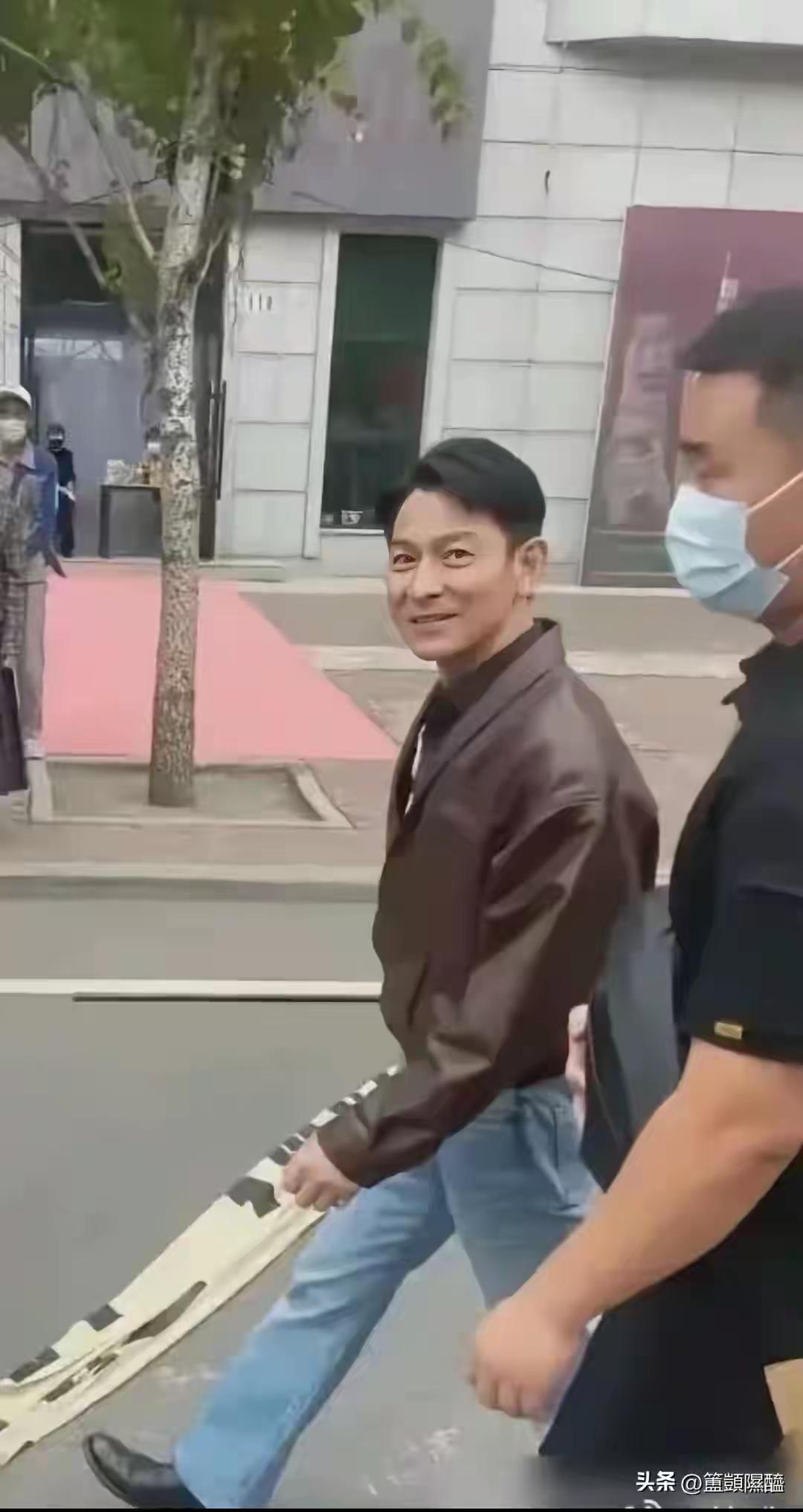 明星们的身高还真的是让人迷惑！这样一对比，感觉每一个人和官方身高都有很大的差距呀