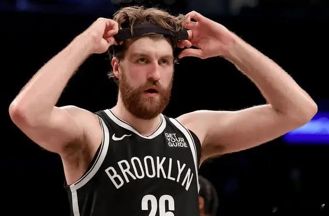 湖人将签下双向合同德鲁-蒂米，为了签他需裁掉克里斯蒂安-科洛科或克里斯-马农中的