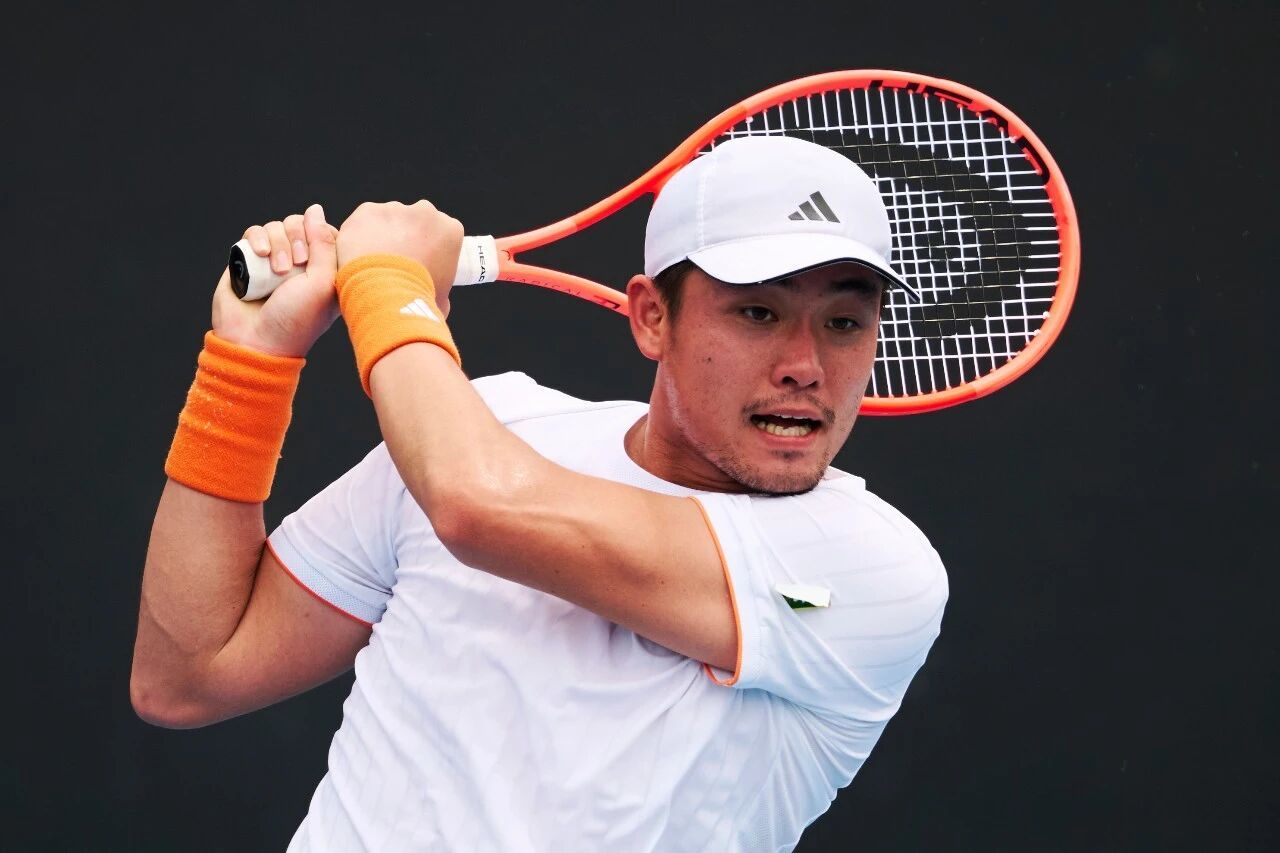 2026ATP250斯海尔托亨博斯站男单首轮，吴易昺经过1小时55分钟的激战，以