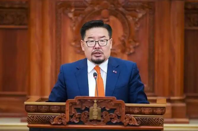 蒙古这回真是变了样！新总理一上台，就当着中国的面，把边境上几十年的老难题一股脑敲