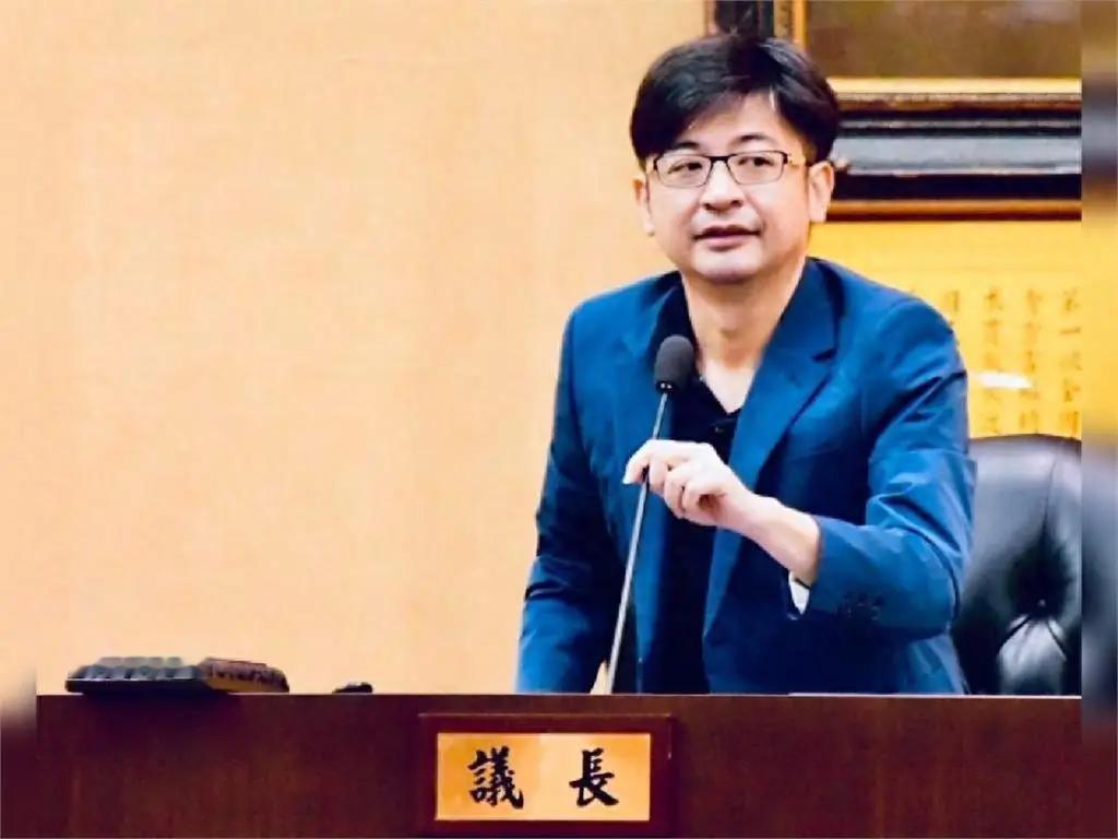 国民党关键一人被逮捕，可能波及魏平政
 
9月16日，彰化地检署搜索谢家多处、带