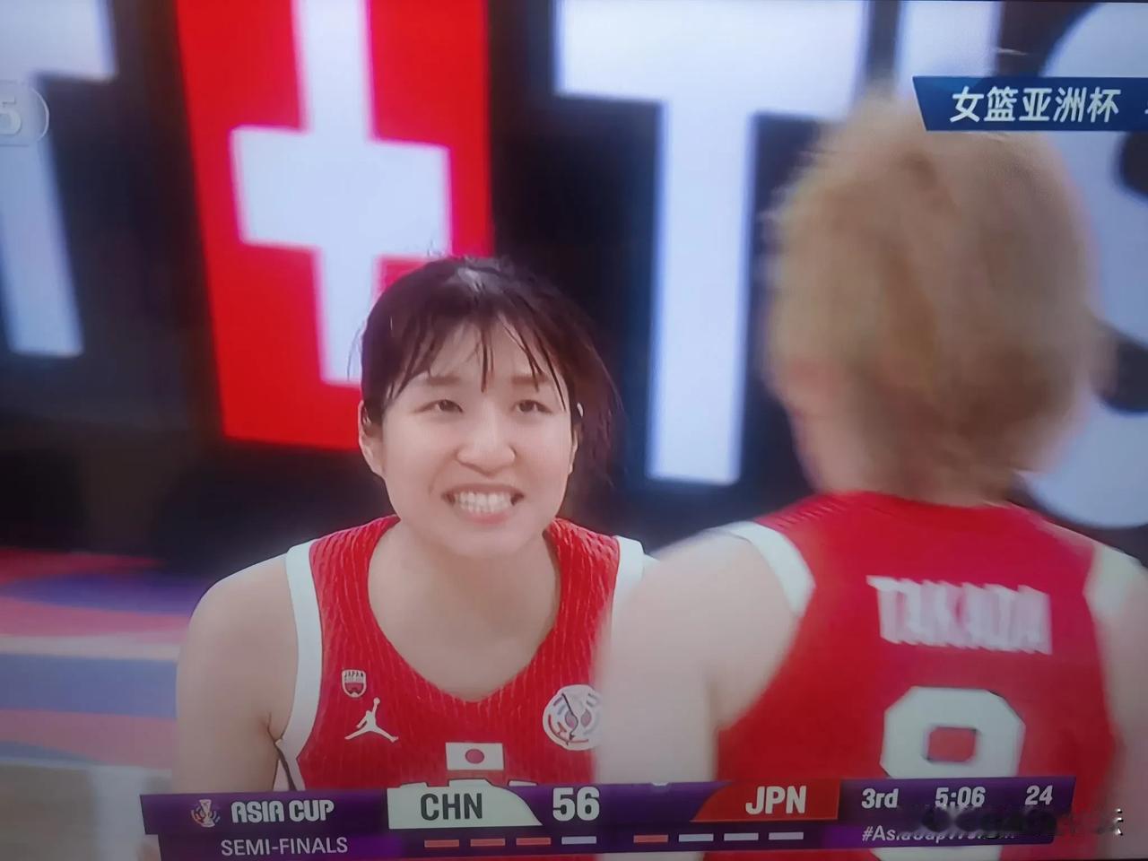 第三节开始，中国女篮不会打球了！    
       张子宇上场，连续两次进攻