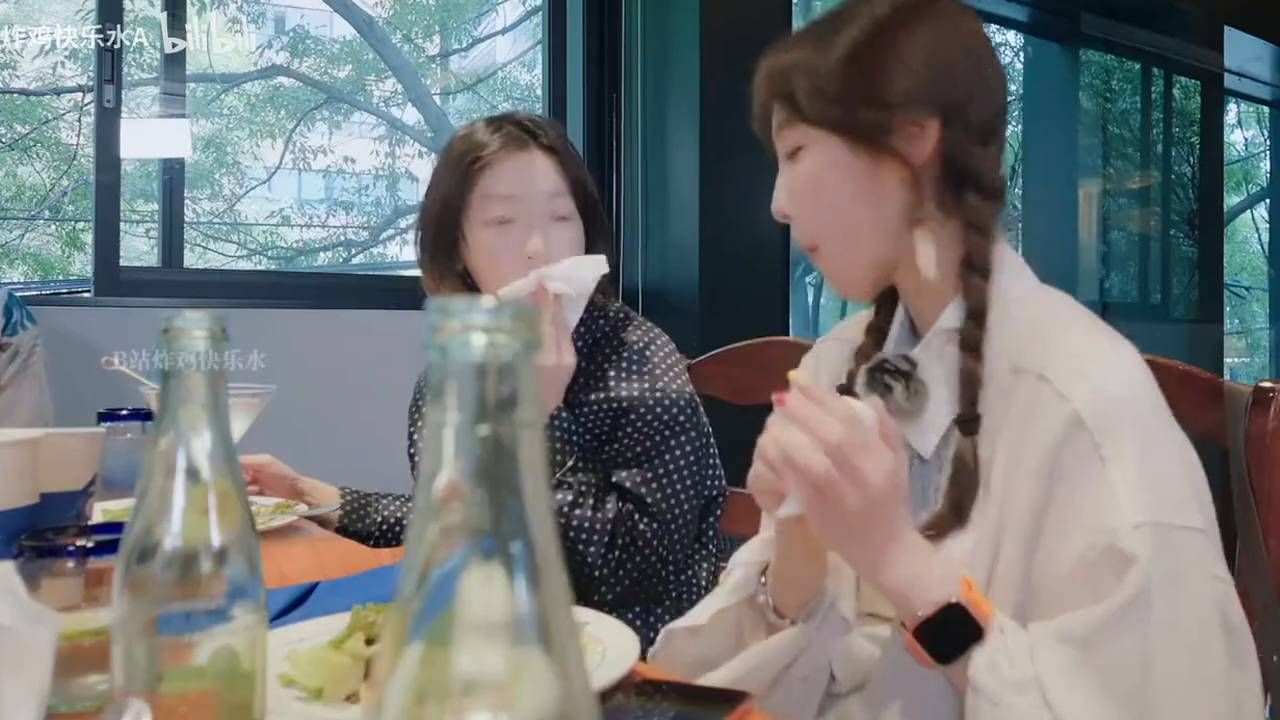 吴君如揭露真相：周冬雨与王可的房间才是真正炸裂现场！