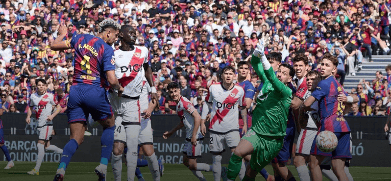 每体巴萨评分：乔安、阿劳霍8分居首，亚马尔拉菲尼亚仅5分