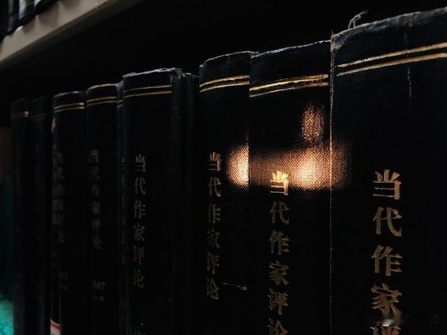 莫言的伟大体现在多方面。他寻得“优秀文学的品质”，意识到每个人心中都有难用是非善