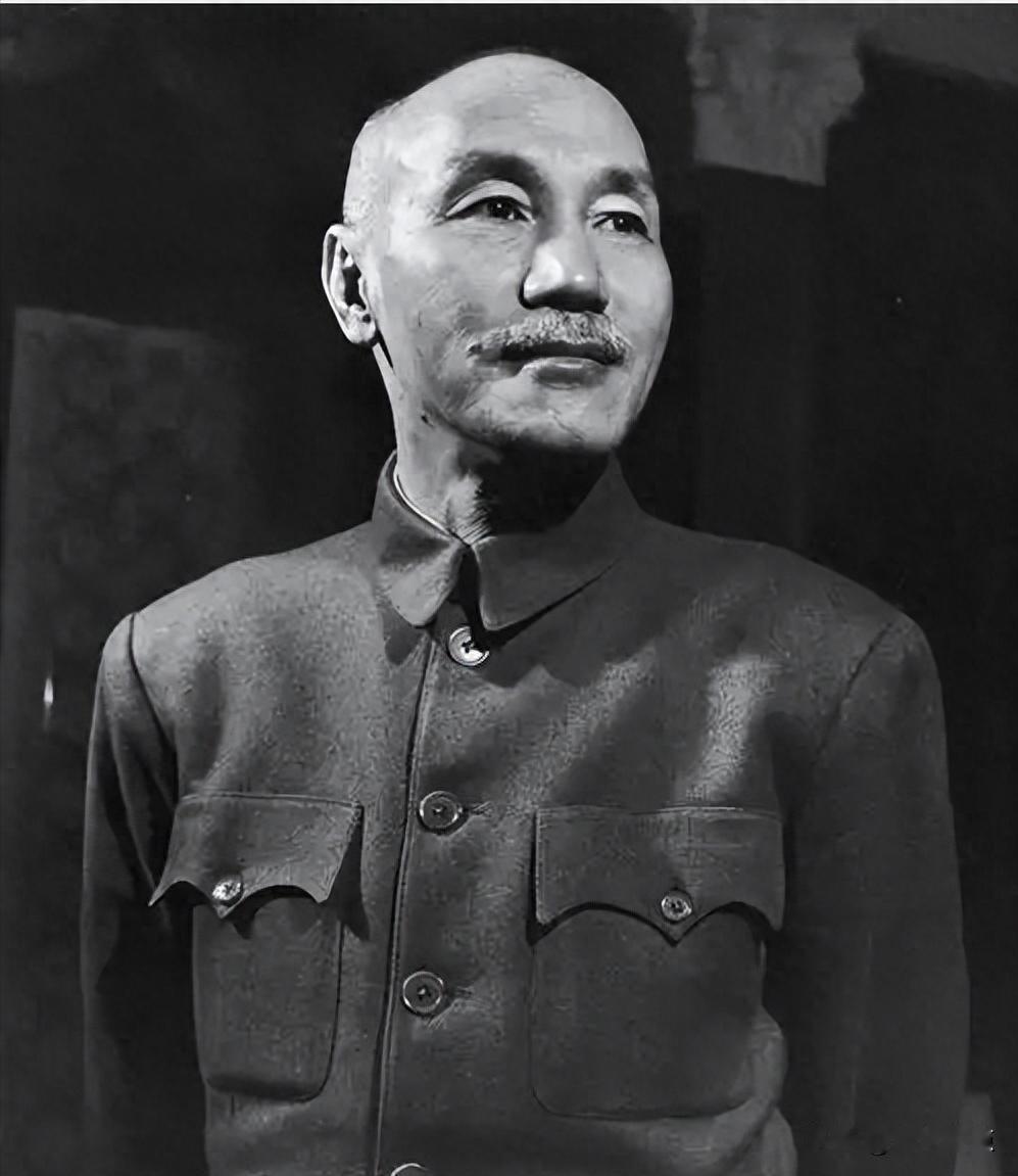 上海滩大亨杜月笙第一次见到宋美龄，不是在热闹婚礼上，而是在12月初一个冷清的下午