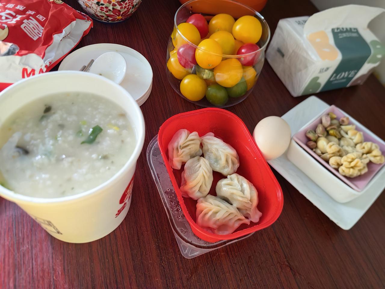 您通常自己下厨还是点外卖?基本都是自己做的，偶尔叫个外卖偷偷懒，今天早上就是叫的