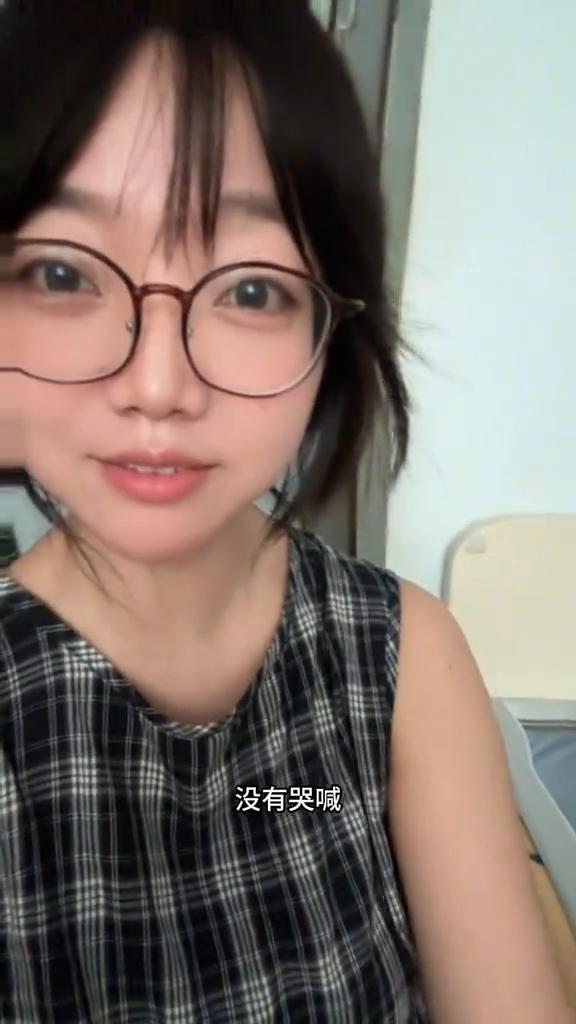 跌4034。
今天绿了4000多家，但因为我站在光里，所以没有遗憾，没有哭喊，没