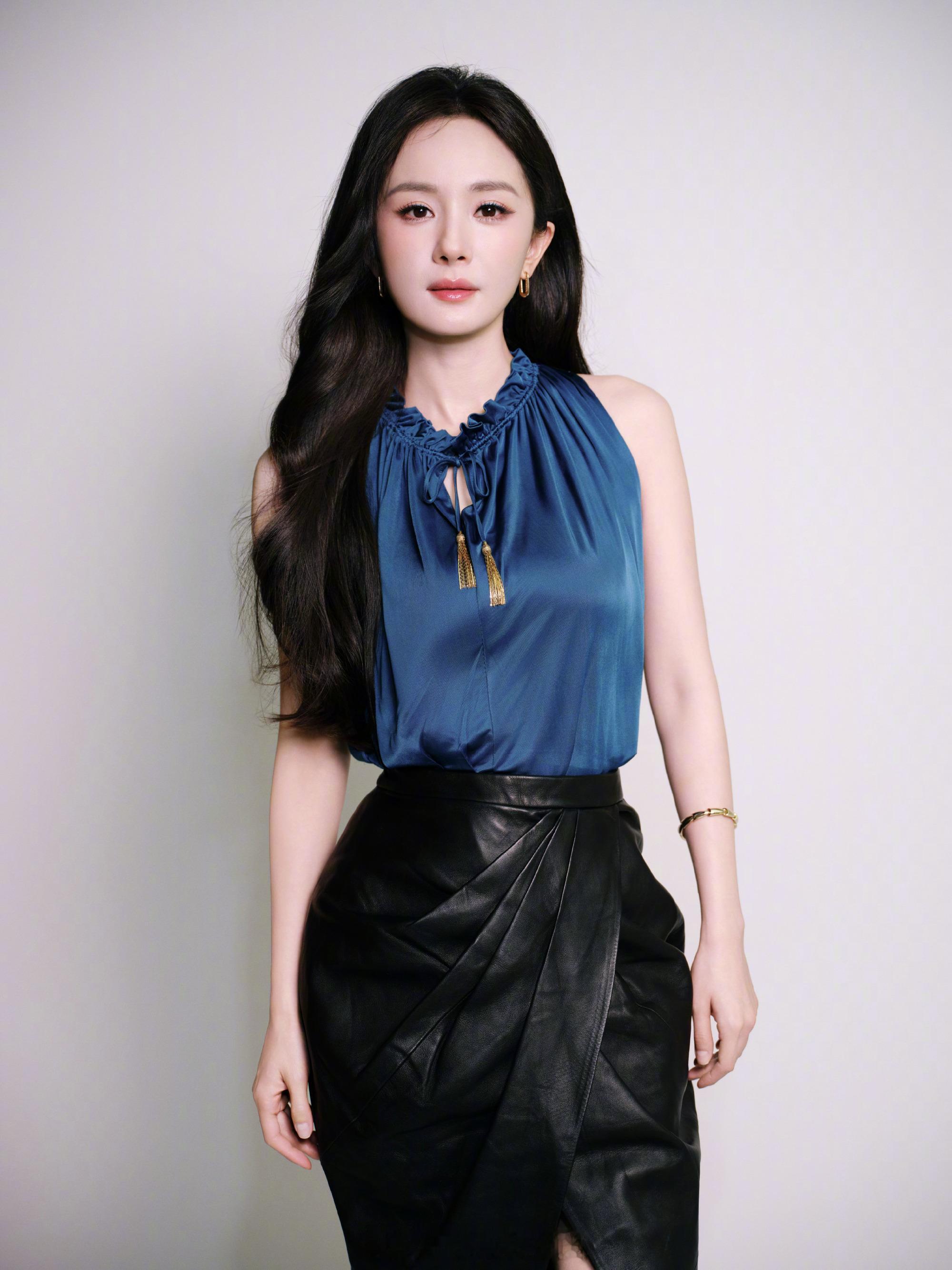 杨幂亮相今日享界G9新品发布会 ～ 上身 Balmain 2026 秋冬系列海蓝