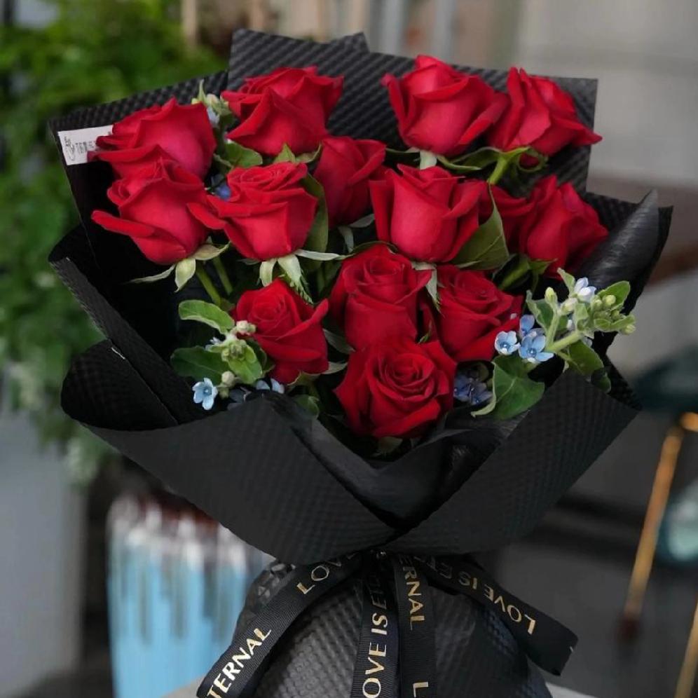 到底要怎么评价那些对待婚姻不将就的人？
我先生一个部门的同事30岁了，
单身养了