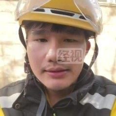 最近网上有个外卖小哥火了——00后张学强在上海跑了五年外卖，总收入140万，攒下