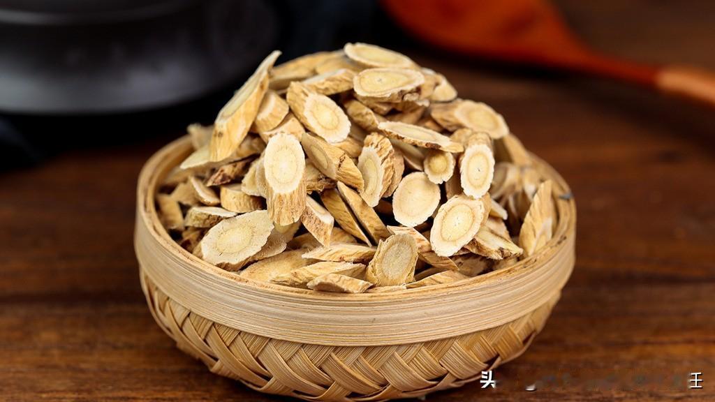 【血糖居高不下，中医教你巧用三味药，稳降血糖】

半年前，我接诊过一位患者，糖尿