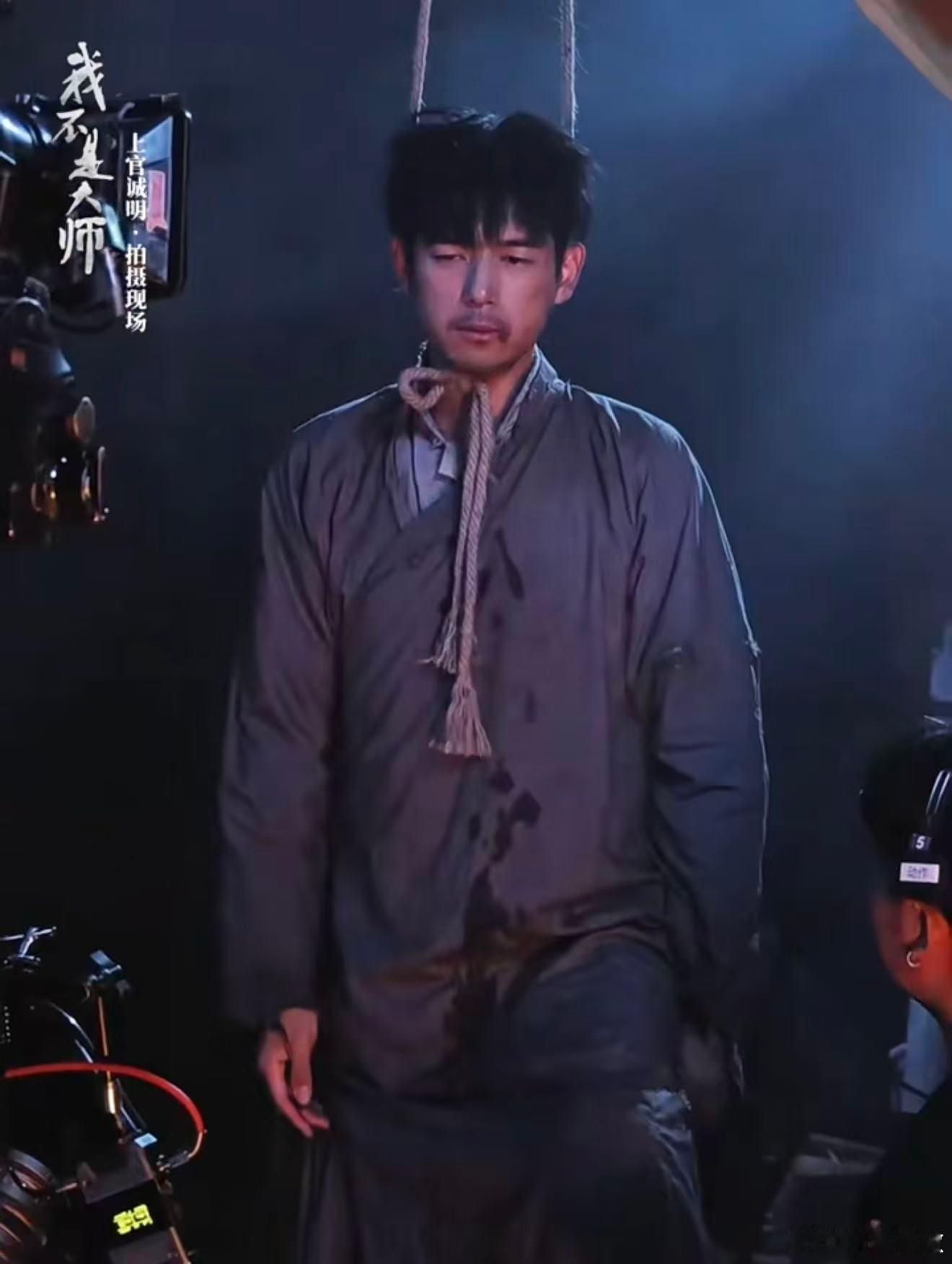 李现钓系男友是这个吊系李现这个上吊怼脸镜头这才是真正的吊系男友。整段戏份演的很真