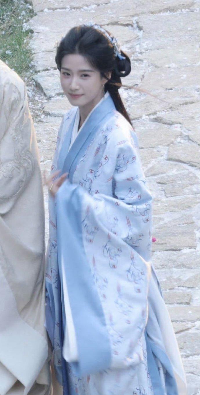 卢昱晓苏落薇少女时期妆造卢昱晓少女时期的苏落薇 ​​​卢昱晓苏落薇少女时期妆造路