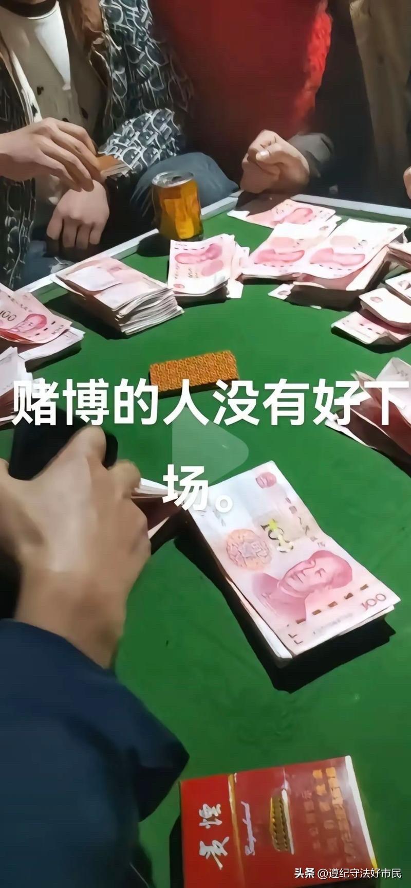 现实生活中遇到这种，真的要离远点 。
平时很老实的一个人，不抽烟，不喝酒。上学时