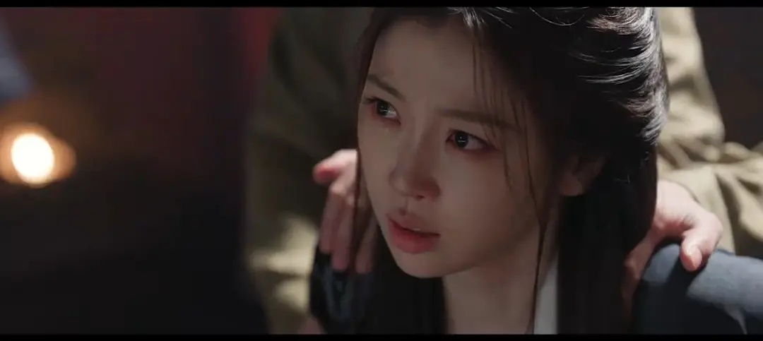 这张图也是直接展示出虞书欣的完美侧颜了 